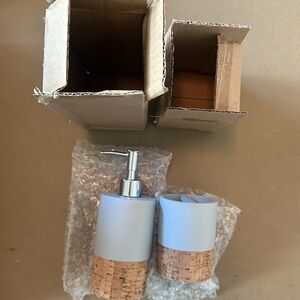 Sweet Home Collection , Lotion Pump/Soap Dispenser Toothbrush Holder, Moderno